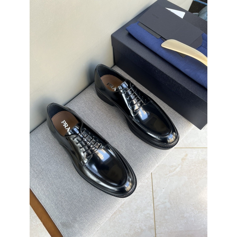 Pra*a leather shoes